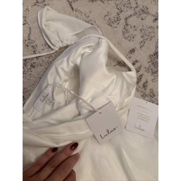 Elegant White Evening Gown - Picture 8 of 10